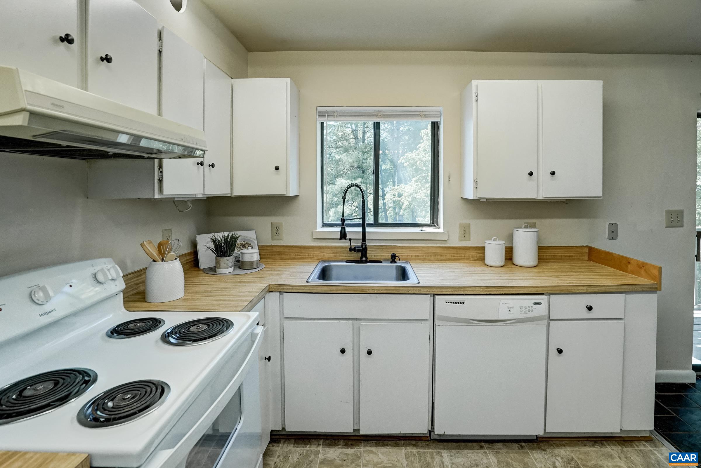 239 HARVEST DR, CHARLOTTESVILLE, Virginia 22903, 2 Bedrooms Bedrooms, ,2 BathroomsBathrooms,Residential,239 HARVEST DR,677918 MLS # 677918