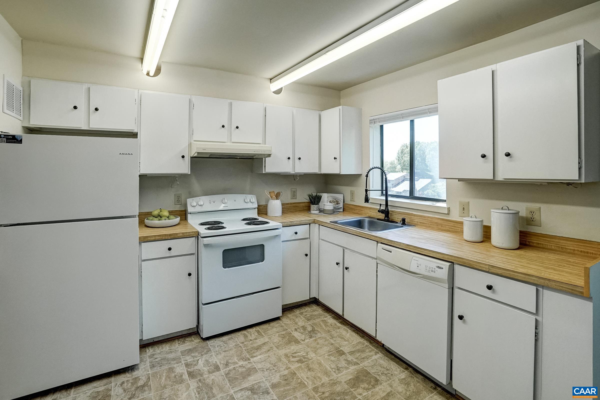 239 HARVEST DR, CHARLOTTESVILLE, Virginia 22903, 2 Bedrooms Bedrooms, ,2 BathroomsBathrooms,Residential,239 HARVEST DR,677918 MLS # 677918
