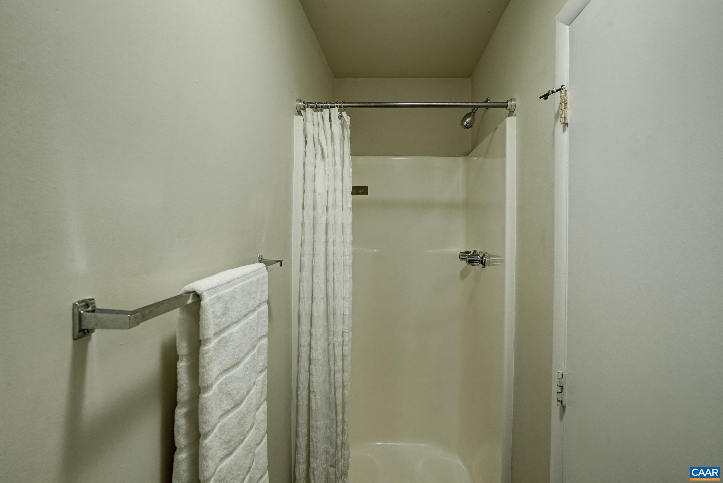 239 HARVEST DR, CHARLOTTESVILLE, Virginia 22903, 2 Bedrooms Bedrooms, ,2 BathroomsBathrooms,Residential,239 HARVEST DR,677918 MLS # 677918
