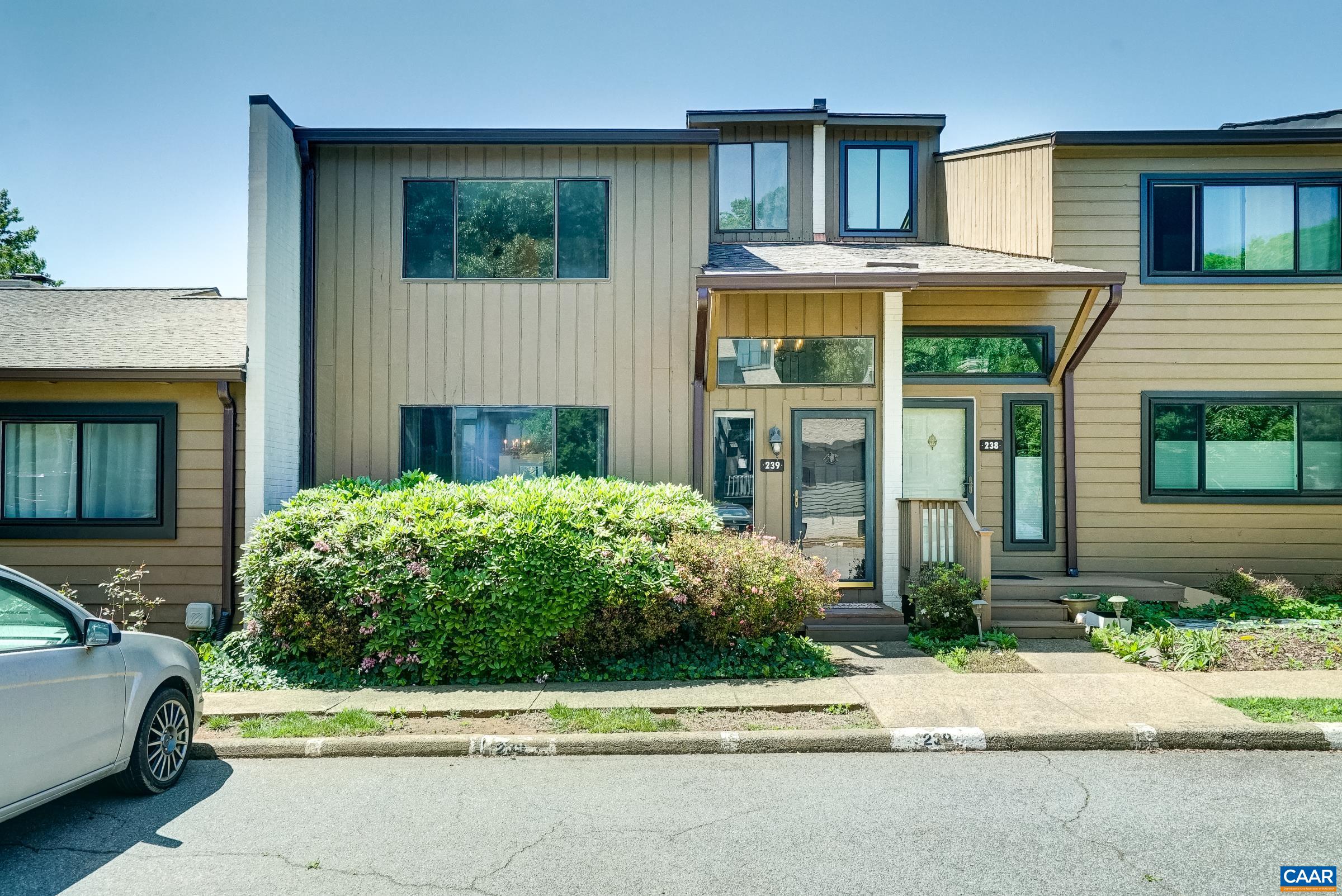 239 HARVEST DR, CHARLOTTESVILLE, Virginia 22903, 2 Bedrooms Bedrooms, ,2 BathroomsBathrooms,Residential,239 HARVEST DR,677918 MLS # 677918