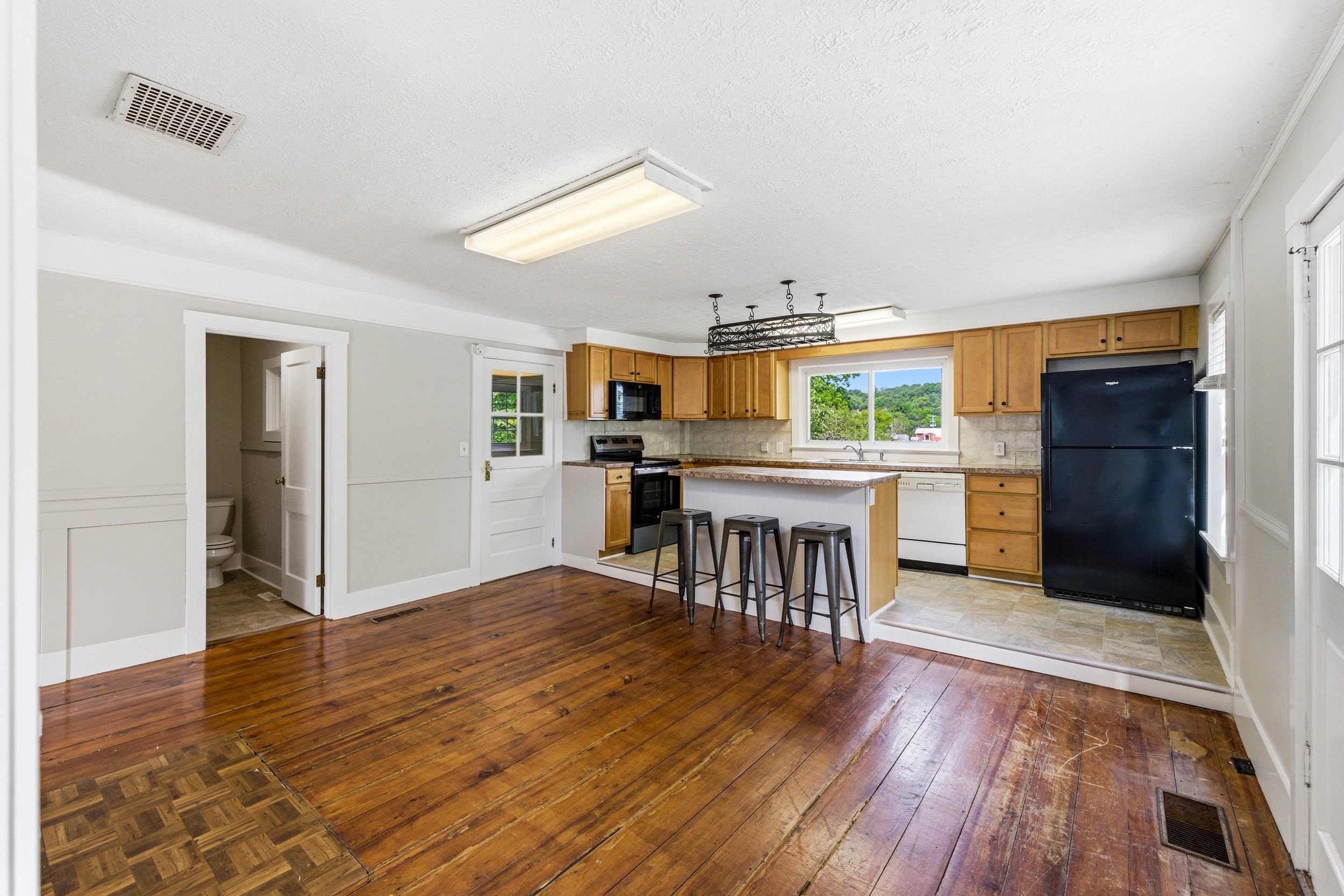 727 S MAIN ST, MOUNT CRAWFORD, Virginia 22841, 3 Bedrooms Bedrooms, ,1 BathroomBathrooms,Residential,727 S MAIN ST,677988 MLS # 677988