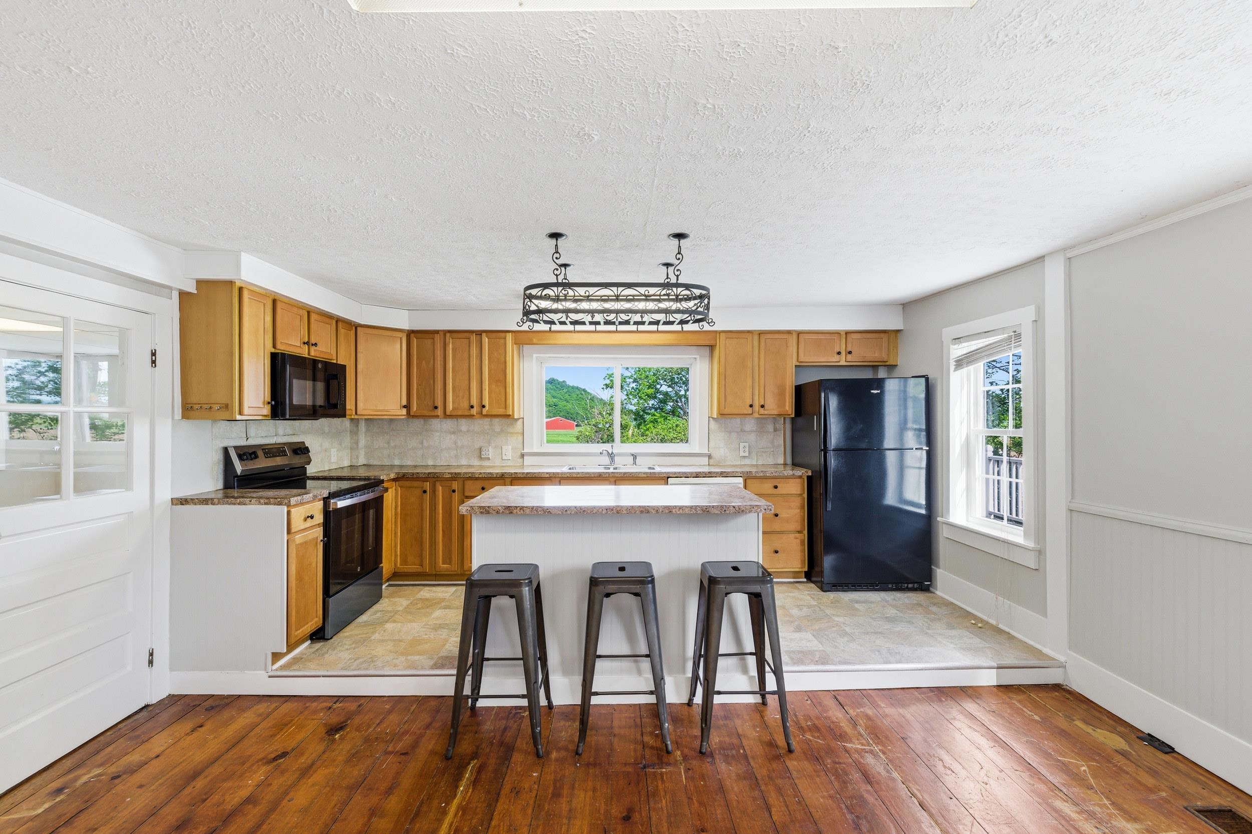 727 S MAIN ST, MOUNT CRAWFORD, Virginia 22841, 3 Bedrooms Bedrooms, ,1 BathroomBathrooms,Residential,727 S MAIN ST,677988 MLS # 677988
