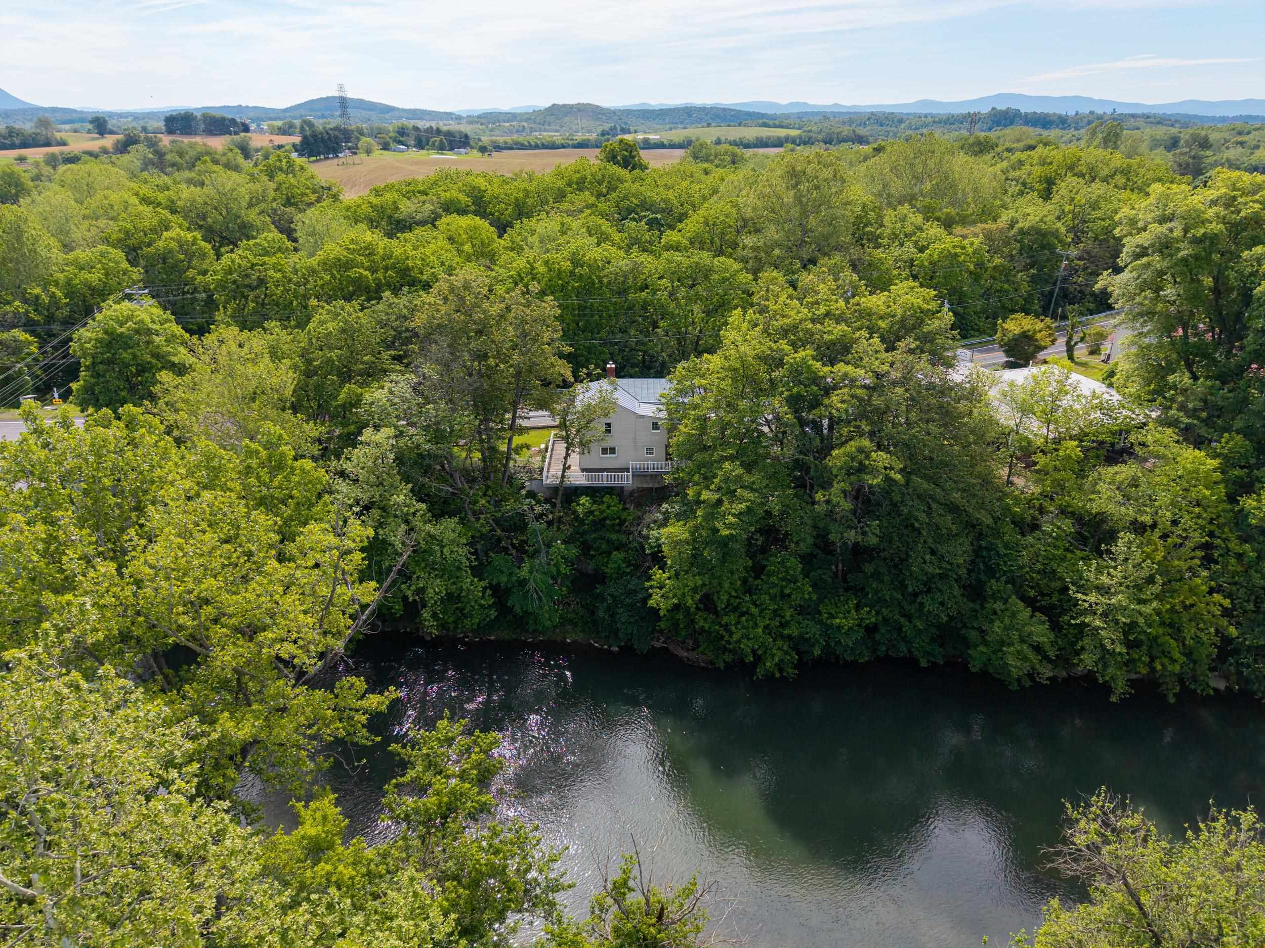 727 S MAIN ST, MOUNT CRAWFORD, Virginia 22841, 3 Bedrooms Bedrooms, ,1 BathroomBathrooms,Residential,727 S MAIN ST,677988 MLS # 677988