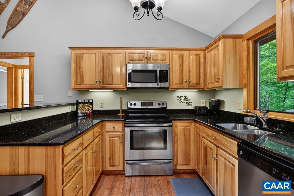 17 PINE SISKIN LN, ROSELAND, Virginia 22967, 5 Bedrooms Bedrooms, ,3 BathroomsBathrooms,Residential,17 PINE SISKIN LN,677998 MLS # 677998