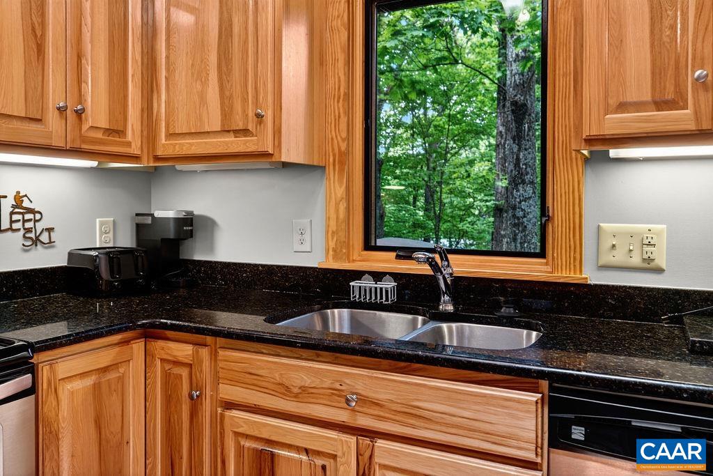 17 PINE SISKIN LN, ROSELAND, Virginia 22967, 5 Bedrooms Bedrooms, ,3 BathroomsBathrooms,Residential,17 PINE SISKIN LN,677998 MLS # 677998