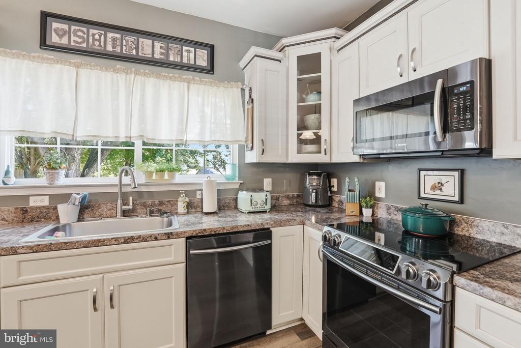 620 KINGS GRANT RD, CULPEPER, Virginia 22701, 4 Bedrooms Bedrooms, ,2 BathroomsBathrooms,Residential,620 KINGS GRANT RD,VACU2013828 MLS # VACU2013828