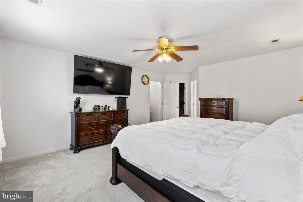 126 VALLEY VIEW RD, FREDERICKSBURG, Virginia 22407, 4 Bedrooms Bedrooms, ,2 BathroomsBathrooms,Residential,BREEZEWOOD,126 VALLEY VIEW RD,VASP2042454 MLS # VASP2042454