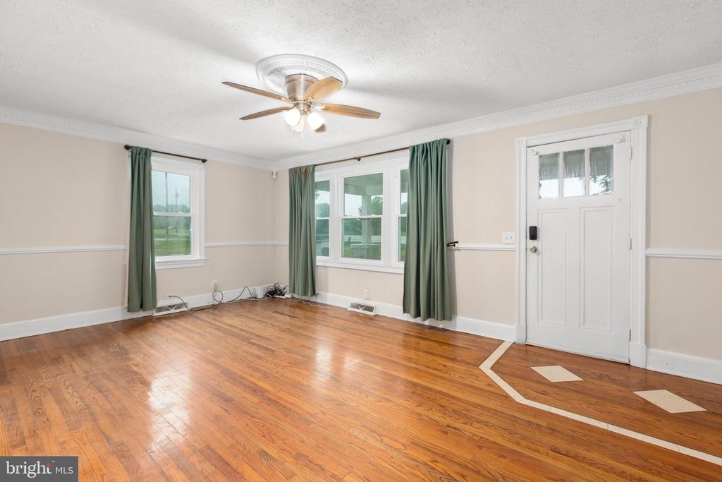 10669 POST OAK RD, SPOTSYLVANIA, Virginia 22551, 3 Bedrooms Bedrooms, ,1 BathroomBathrooms,Residential,10669 POST OAK RD,VASP2040260 MLS # VASP2040260