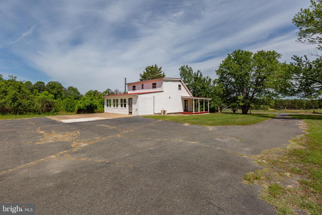 10827 CATHARPIN RD, SPOTSYLVANIA, Virginia 22553, 4 Bedrooms Bedrooms, ,2 BathroomsBathrooms,Residential,10827 CATHARPIN RD,VASP2042314 MLS # VASP2042314