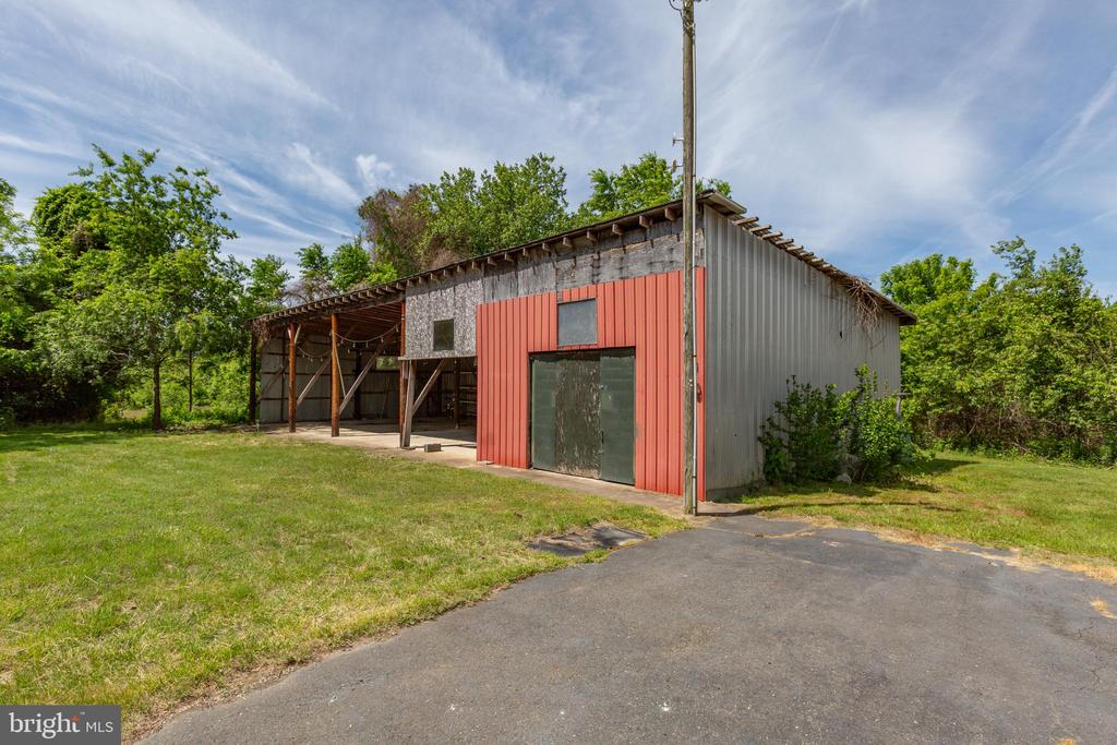 10827 CATHARPIN RD, SPOTSYLVANIA, Virginia 22553, 4 Bedrooms Bedrooms, ,2 BathroomsBathrooms,Residential,10827 CATHARPIN RD,VASP2042314 MLS # VASP2042314