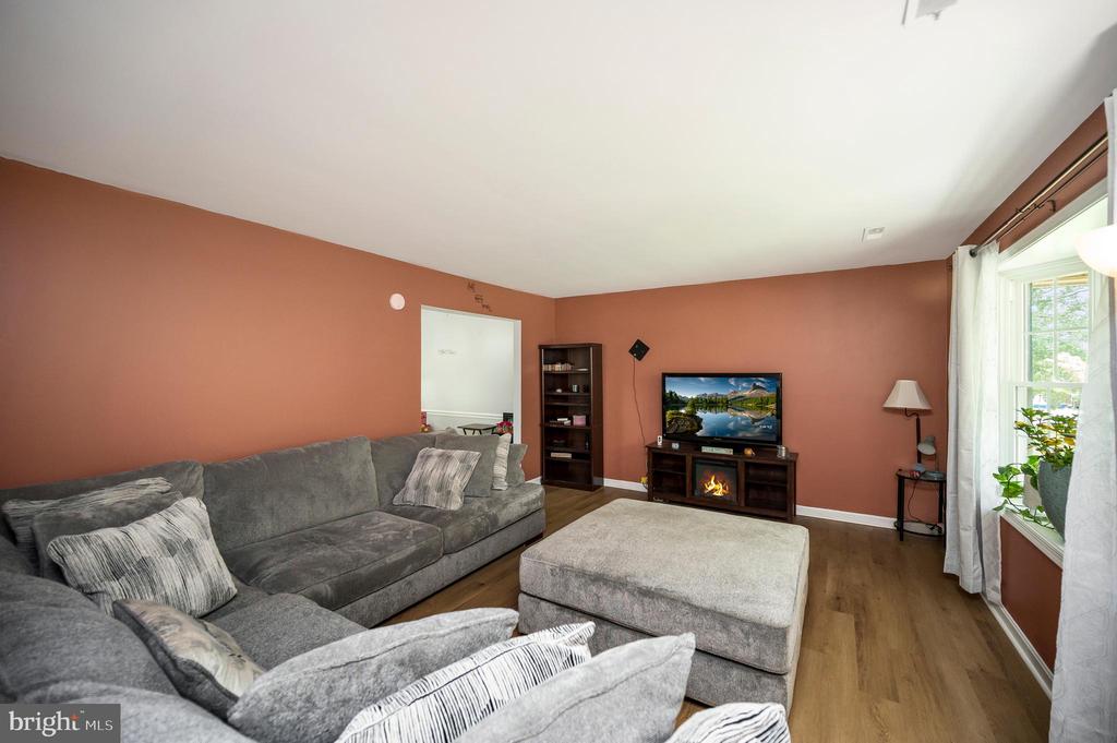 5817 UP A WAY DR, FREDERICKSBURG, Virginia 22407, 3 Bedrooms Bedrooms, ,2 BathroomsBathrooms,Residential,5817 UP A WAY DR,VASP2042538 MLS # VASP2042538