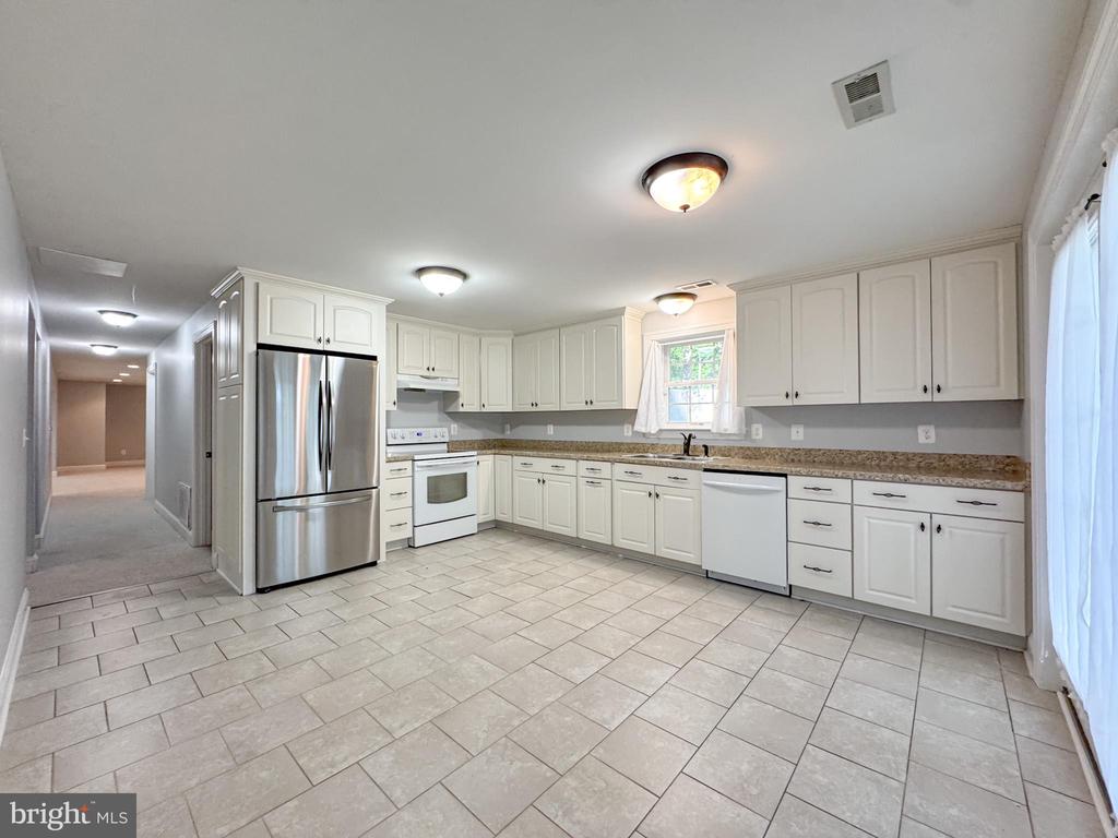 9801 CHEROKEE LN, SPOTSYLVANIA, Virginia 22553, 5 Bedrooms Bedrooms, ,3 BathroomsBathrooms,Residential,9801 CHEROKEE LN,VASP2036902 MLS # VASP2036902