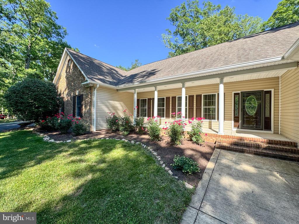 9801 CHEROKEE LN, SPOTSYLVANIA, Virginia 22553, 5 Bedrooms Bedrooms, ,3 BathroomsBathrooms,Residential,9801 CHEROKEE LN,VASP2036902 MLS # VASP2036902