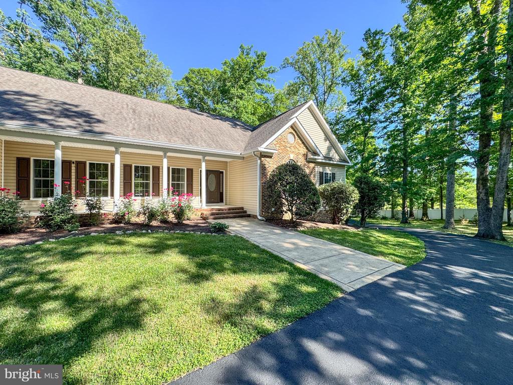 9801 CHEROKEE LN, SPOTSYLVANIA, Virginia 22553, 5 Bedrooms Bedrooms, ,3 BathroomsBathrooms,Residential,9801 CHEROKEE LN,VASP2036902 MLS # VASP2036902