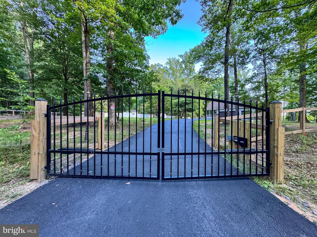 9801 CHEROKEE LN, SPOTSYLVANIA, Virginia 22553, 5 Bedrooms Bedrooms, ,3 BathroomsBathrooms,Residential,9801 CHEROKEE LN,VASP2036902 MLS # VASP2036902