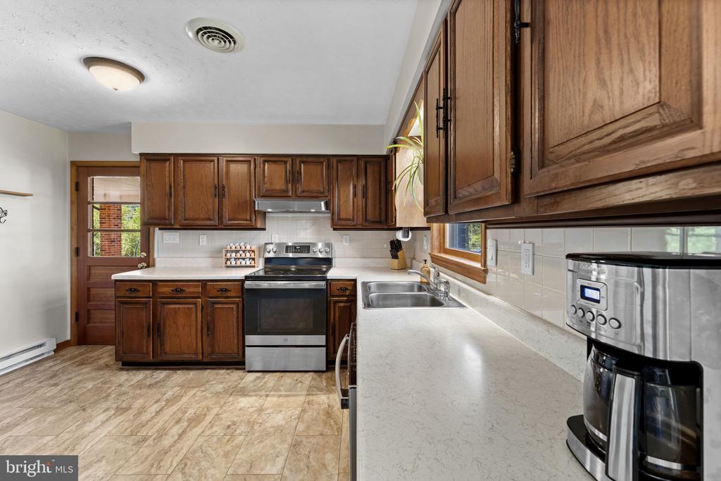 13767 CREST HILL RD, FLINT HILL, Virginia 22637, 4 Bedrooms Bedrooms, ,3 BathroomsBathrooms,Residential,13767 CREST HILL RD,VARP2002670 MLS # VARP2002670