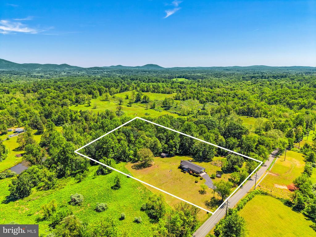 13767 CREST HILL RD, FLINT HILL, Virginia 22637, 4 Bedrooms Bedrooms, ,3 BathroomsBathrooms,Residential,13767 CREST HILL RD,VARP2002670 MLS # VARP2002670