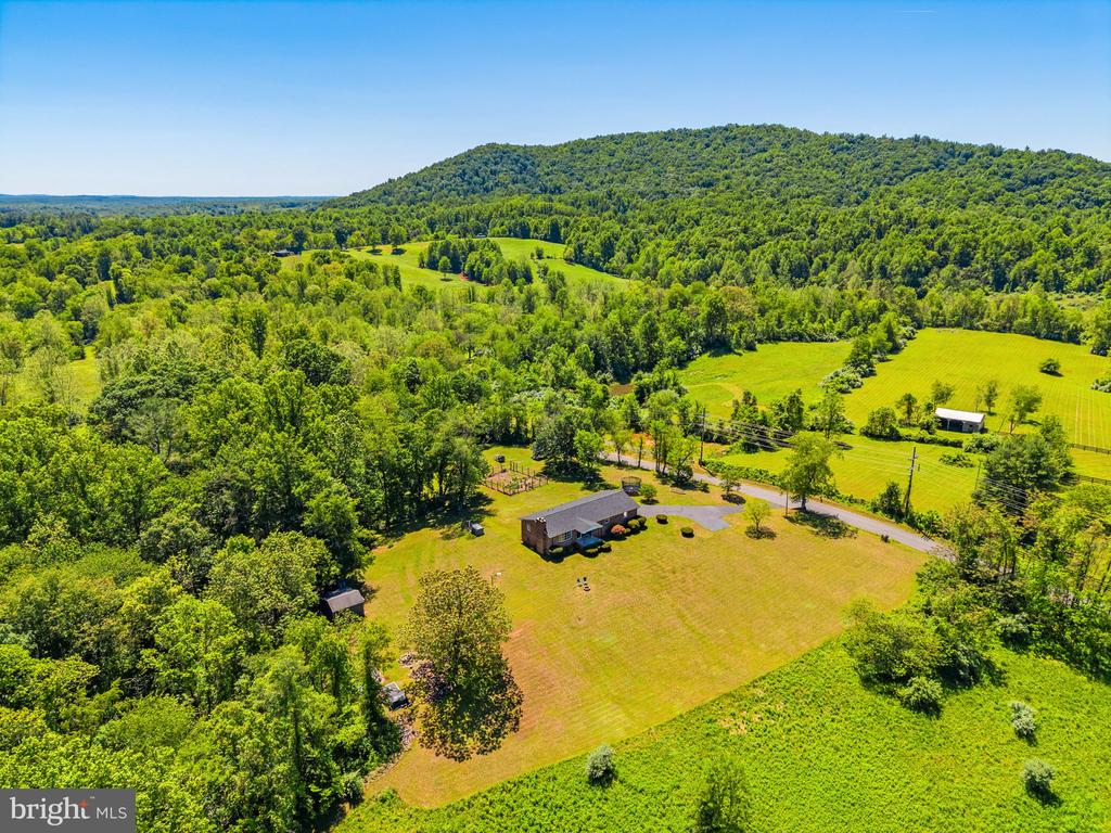 13767 CREST HILL RD, FLINT HILL, Virginia 22637, 4 Bedrooms Bedrooms, ,3 BathroomsBathrooms,Residential,13767 CREST HILL RD,VARP2002670 MLS # VARP2002670