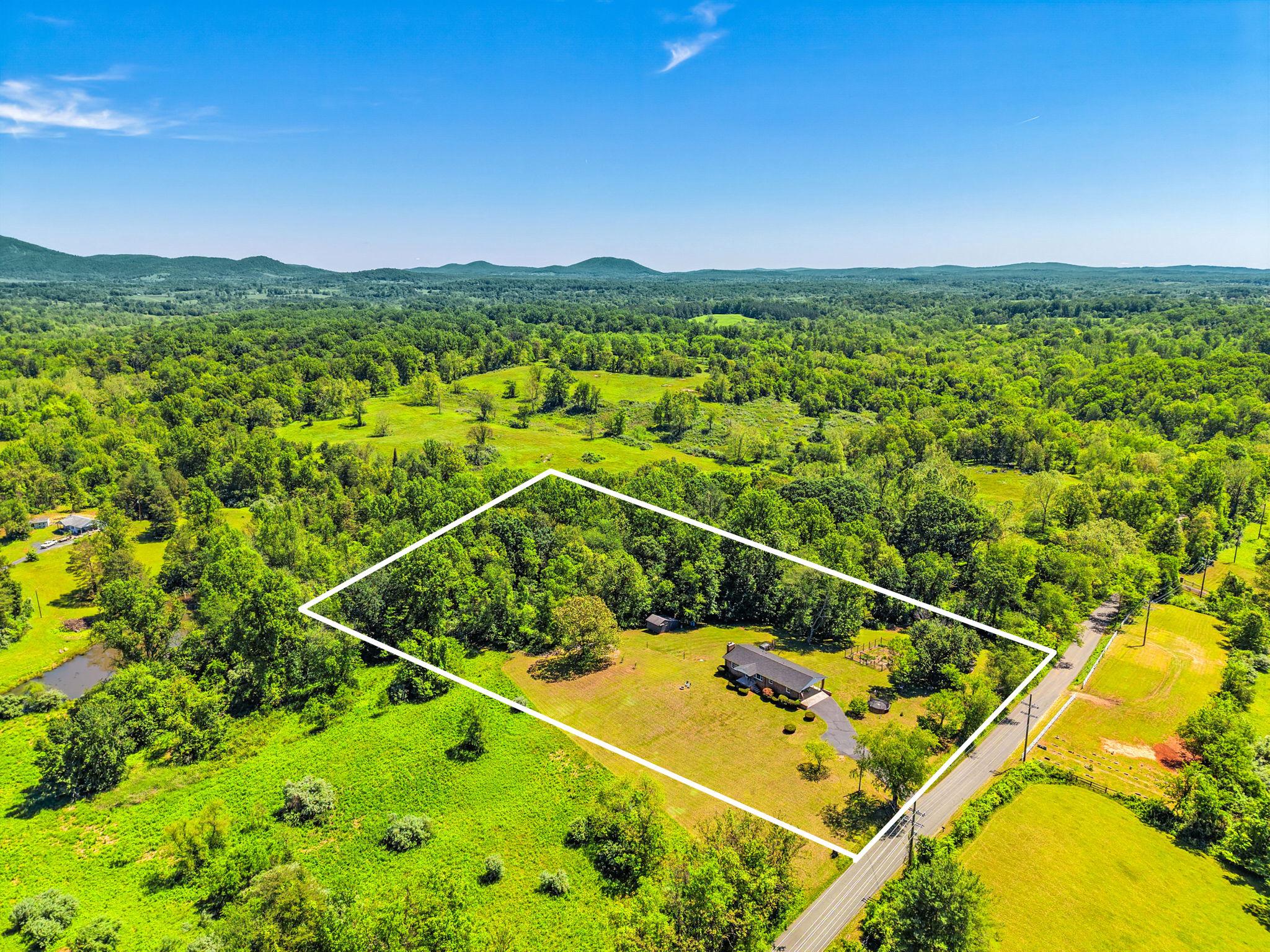 13767 CREST HILL RD, FLINT HILL, Virginia 22637, 4 Bedrooms Bedrooms, ,3 BathroomsBathrooms,Residential,13767 CREST HILL RD,VARP2002670 MLS # VARP2002670