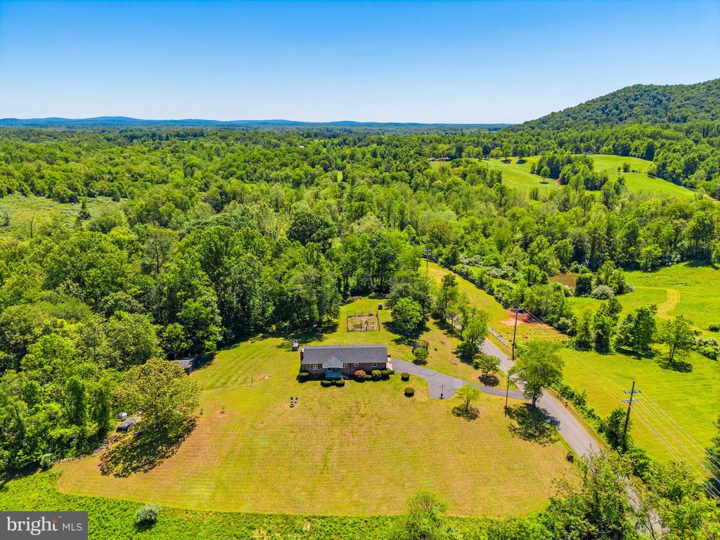 13767 CREST HILL RD, FLINT HILL, Virginia 22637, 4 Bedrooms Bedrooms, ,3 BathroomsBathrooms,Residential,13767 CREST HILL RD,VARP2002670 MLS # VARP2002670