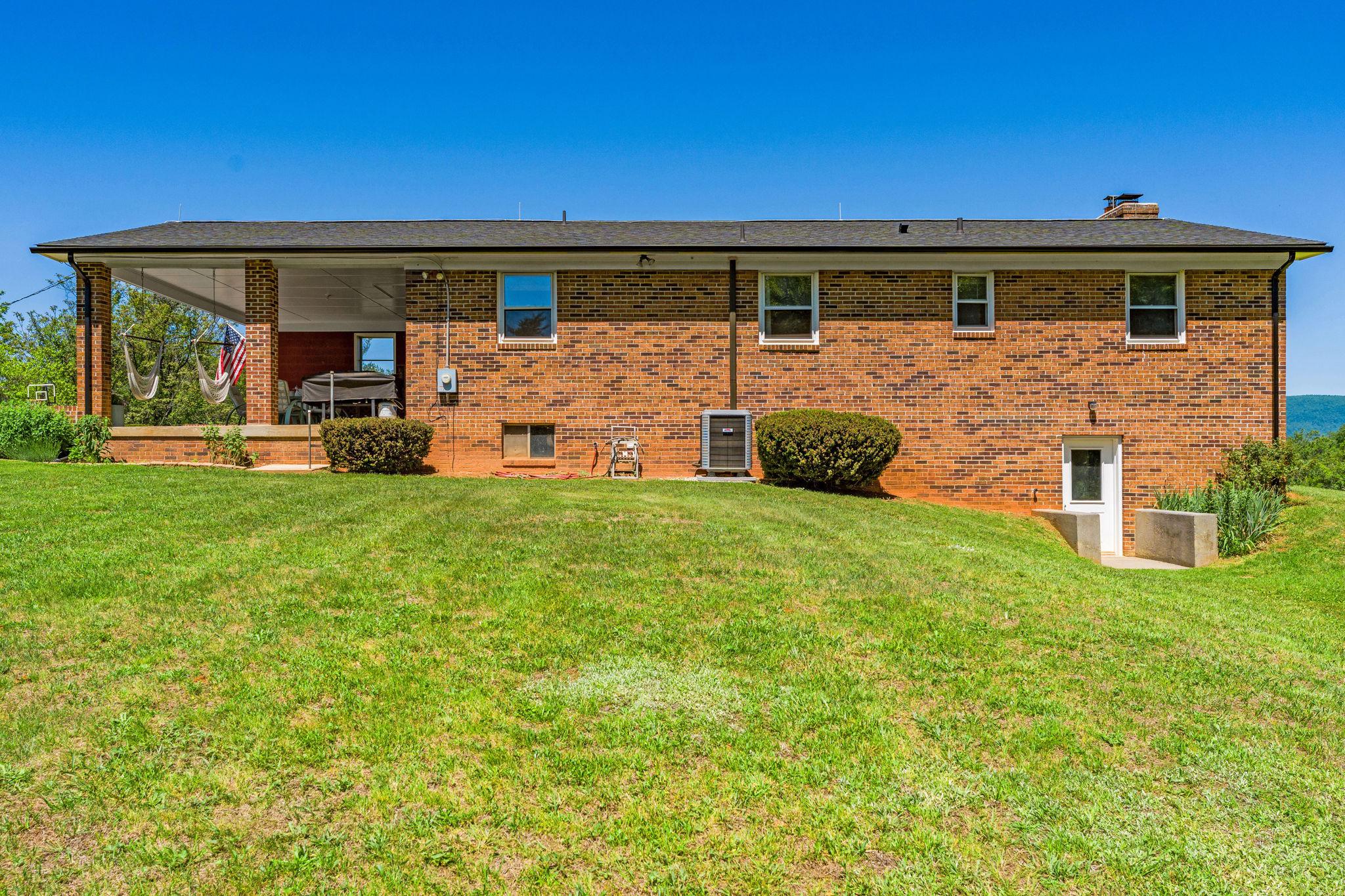 13767 CREST HILL RD, FLINT HILL, Virginia 22637, 4 Bedrooms Bedrooms, ,3 BathroomsBathrooms,Residential,13767 CREST HILL RD,VARP2002670 MLS # VARP2002670