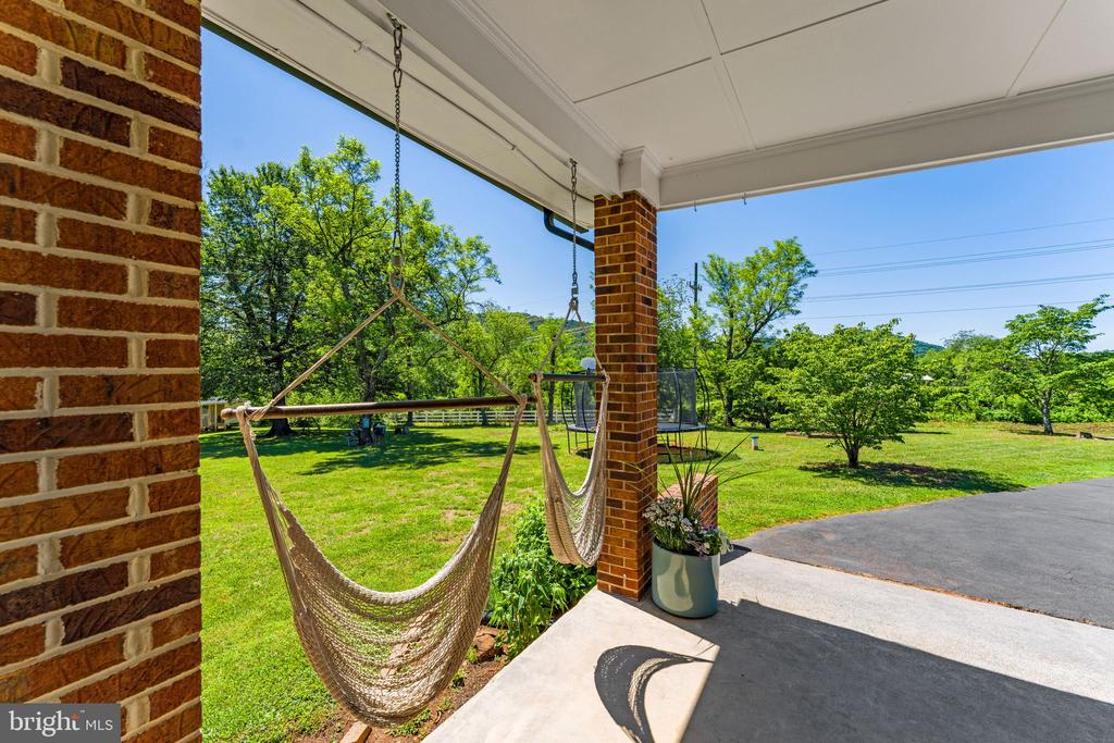 13767 CREST HILL RD, FLINT HILL, Virginia 22637, 4 Bedrooms Bedrooms, ,3 BathroomsBathrooms,Residential,13767 CREST HILL RD,VARP2002670 MLS # VARP2002670