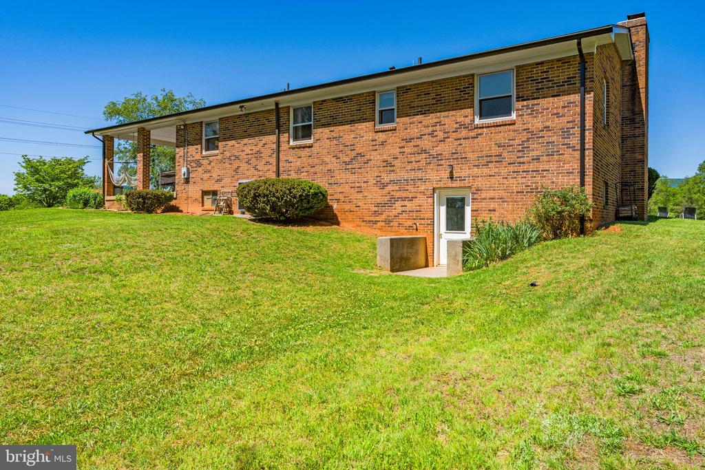 13767 CREST HILL RD, FLINT HILL, Virginia 22637, 4 Bedrooms Bedrooms, ,3 BathroomsBathrooms,Residential,13767 CREST HILL RD,VARP2002670 MLS # VARP2002670