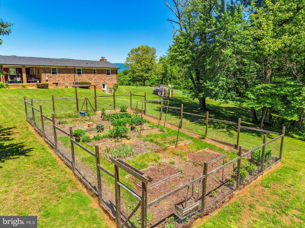 13767 CREST HILL RD, FLINT HILL, Virginia 22637, 4 Bedrooms Bedrooms, ,3 BathroomsBathrooms,Residential,13767 CREST HILL RD,VARP2002670 MLS # VARP2002670