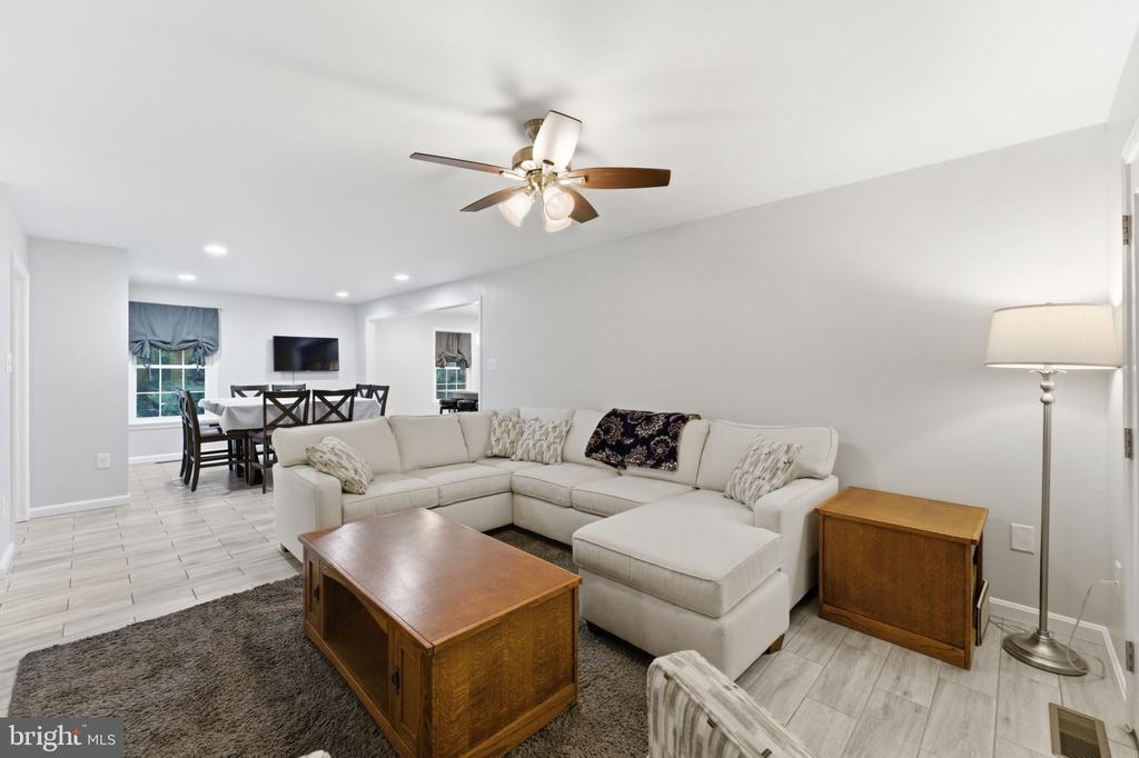 7376 WOODSTONE CT, WARRENTON, Virginia 20187, 5 Bedrooms Bedrooms, ,3 BathroomsBathrooms,Residential,7376 WOODSTONE CT,VAFQ2022202 MLS # VAFQ2022202