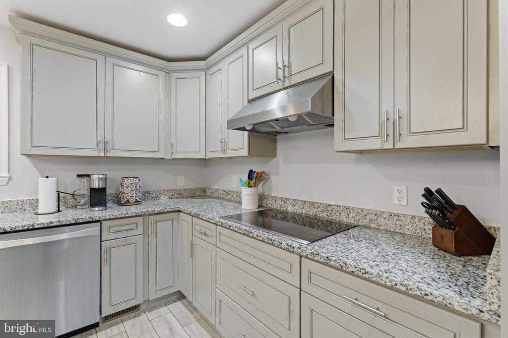 7376 WOODSTONE CT, WARRENTON, Virginia 20187, 5 Bedrooms Bedrooms, ,3 BathroomsBathrooms,Residential,7376 WOODSTONE CT,VAFQ2022202 MLS # VAFQ2022202