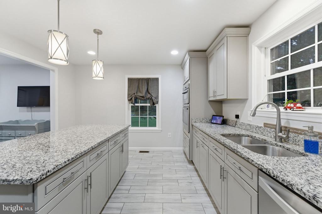 7376 WOODSTONE CT, WARRENTON, Virginia 20187, 5 Bedrooms Bedrooms, ,3 BathroomsBathrooms,Residential,7376 WOODSTONE CT,VAFQ2022202 MLS # VAFQ2022202