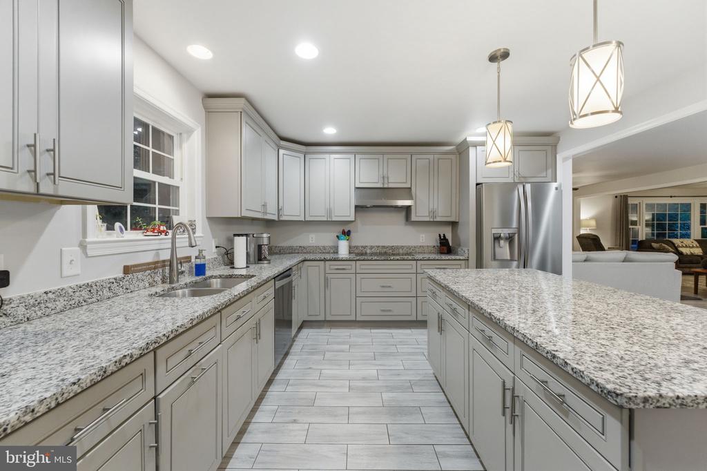 7376 WOODSTONE CT, WARRENTON, Virginia 20187, 5 Bedrooms Bedrooms, ,3 BathroomsBathrooms,Residential,7376 WOODSTONE CT,VAFQ2022202 MLS # VAFQ2022202