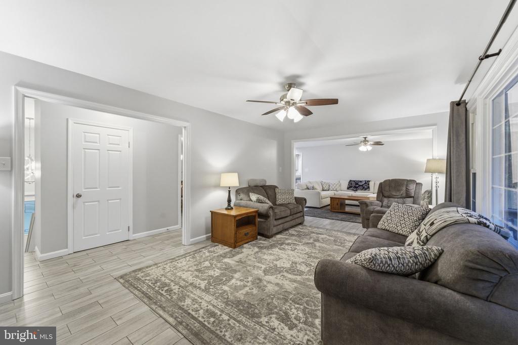 7376 WOODSTONE CT, WARRENTON, Virginia 20187, 5 Bedrooms Bedrooms, ,3 BathroomsBathrooms,Residential,7376 WOODSTONE CT,VAFQ2022202 MLS # VAFQ2022202