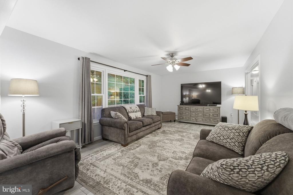 7376 WOODSTONE CT, WARRENTON, Virginia 20187, 5 Bedrooms Bedrooms, ,3 BathroomsBathrooms,Residential,7376 WOODSTONE CT,VAFQ2022202 MLS # VAFQ2022202
