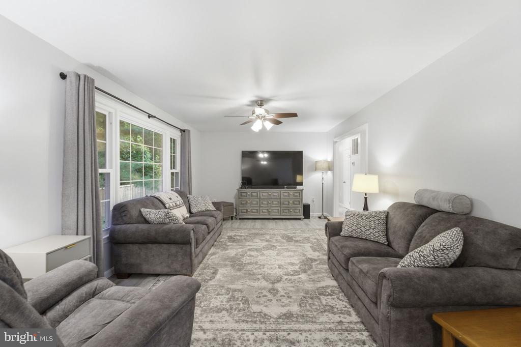 7376 WOODSTONE CT, WARRENTON, Virginia 20187, 5 Bedrooms Bedrooms, ,3 BathroomsBathrooms,Residential,7376 WOODSTONE CT,VAFQ2022202 MLS # VAFQ2022202