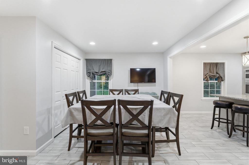 7376 WOODSTONE CT, WARRENTON, Virginia 20187, 5 Bedrooms Bedrooms, ,3 BathroomsBathrooms,Residential,7376 WOODSTONE CT,VAFQ2022202 MLS # VAFQ2022202