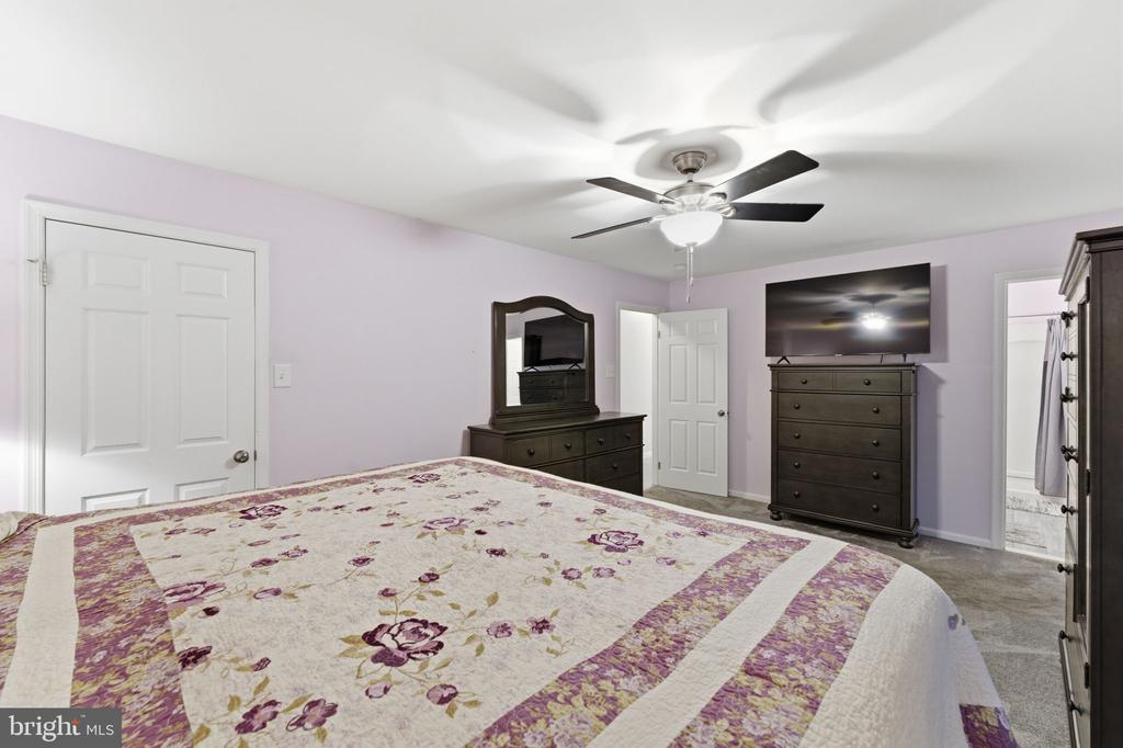 7376 WOODSTONE CT, WARRENTON, Virginia 20187, 5 Bedrooms Bedrooms, ,3 BathroomsBathrooms,Residential,7376 WOODSTONE CT,VAFQ2022202 MLS # VAFQ2022202