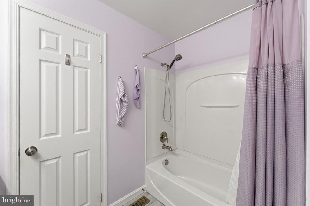 7376 WOODSTONE CT, WARRENTON, Virginia 20187, 5 Bedrooms Bedrooms, ,3 BathroomsBathrooms,Residential,7376 WOODSTONE CT,VAFQ2022202 MLS # VAFQ2022202