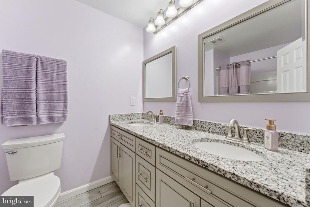 7376 WOODSTONE CT, WARRENTON, Virginia 20187, 5 Bedrooms Bedrooms, ,3 BathroomsBathrooms,Residential,7376 WOODSTONE CT,VAFQ2022202 MLS # VAFQ2022202
