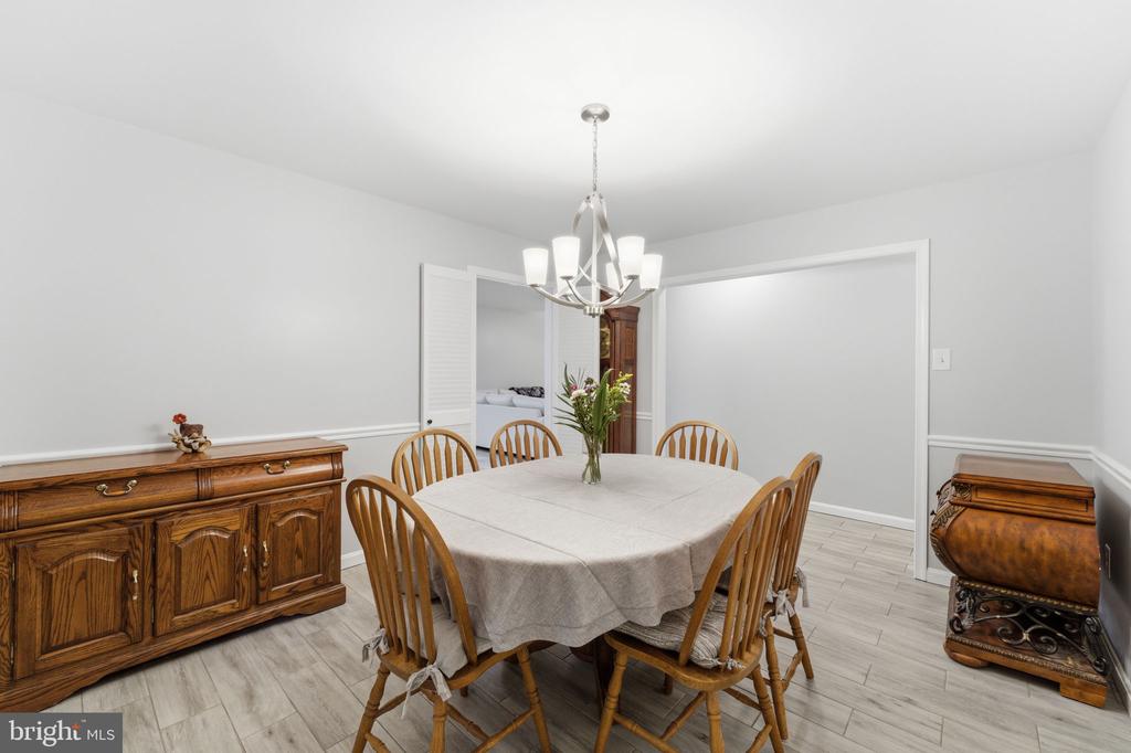 7376 WOODSTONE CT, WARRENTON, Virginia 20187, 5 Bedrooms Bedrooms, ,3 BathroomsBathrooms,Residential,7376 WOODSTONE CT,VAFQ2022202 MLS # VAFQ2022202