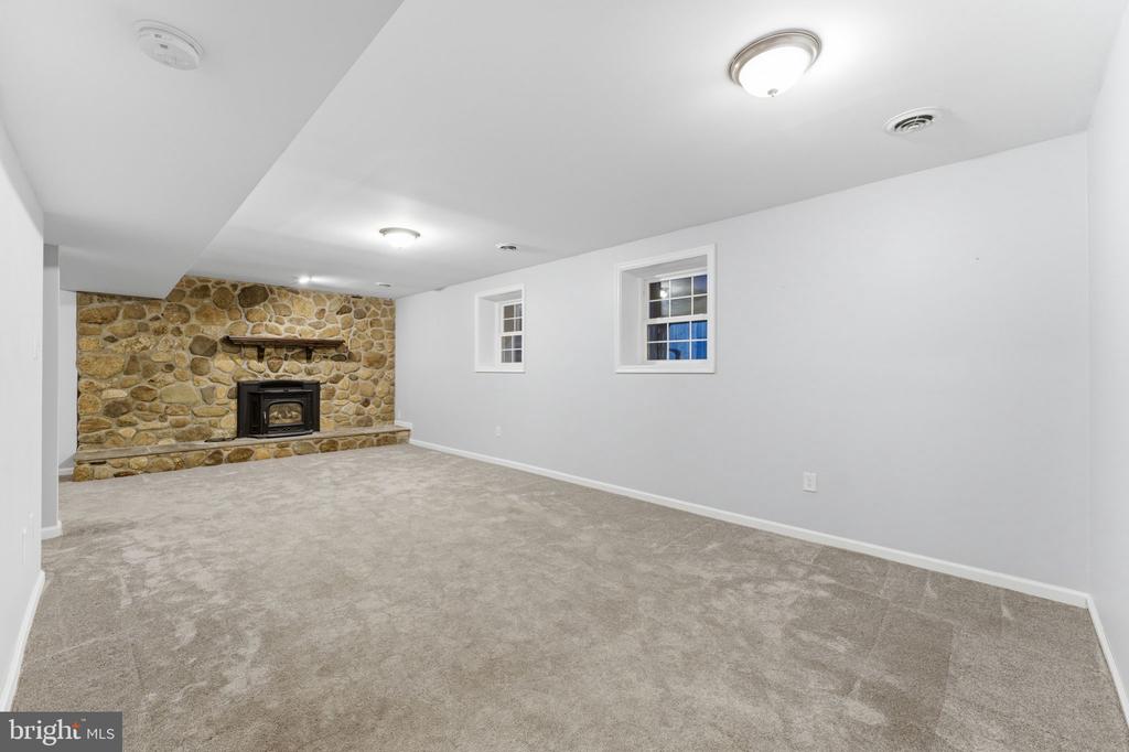7376 WOODSTONE CT, WARRENTON, Virginia 20187, 5 Bedrooms Bedrooms, ,3 BathroomsBathrooms,Residential,7376 WOODSTONE CT,VAFQ2022202 MLS # VAFQ2022202