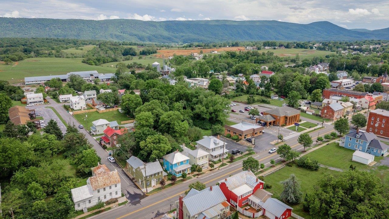 234 N MAIN ST, WOODSTOCK, Virginia 22664, 2 Bedrooms Bedrooms, ,2 BathroomsBathrooms,Residential,234 N MAIN ST,677799 MLS # 677799