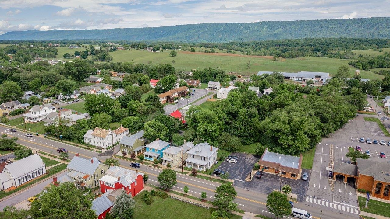 234 N MAIN ST, WOODSTOCK, Virginia 22664, 2 Bedrooms Bedrooms, ,2 BathroomsBathrooms,Residential,234 N MAIN ST,677799 MLS # 677799