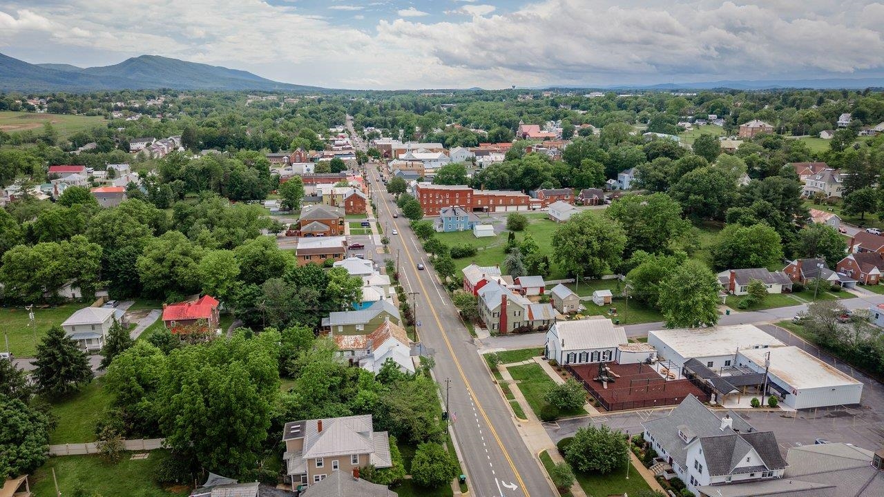 234 N MAIN ST, WOODSTOCK, Virginia 22664, 2 Bedrooms Bedrooms, ,2 BathroomsBathrooms,Residential,234 N MAIN ST,677799 MLS # 677799