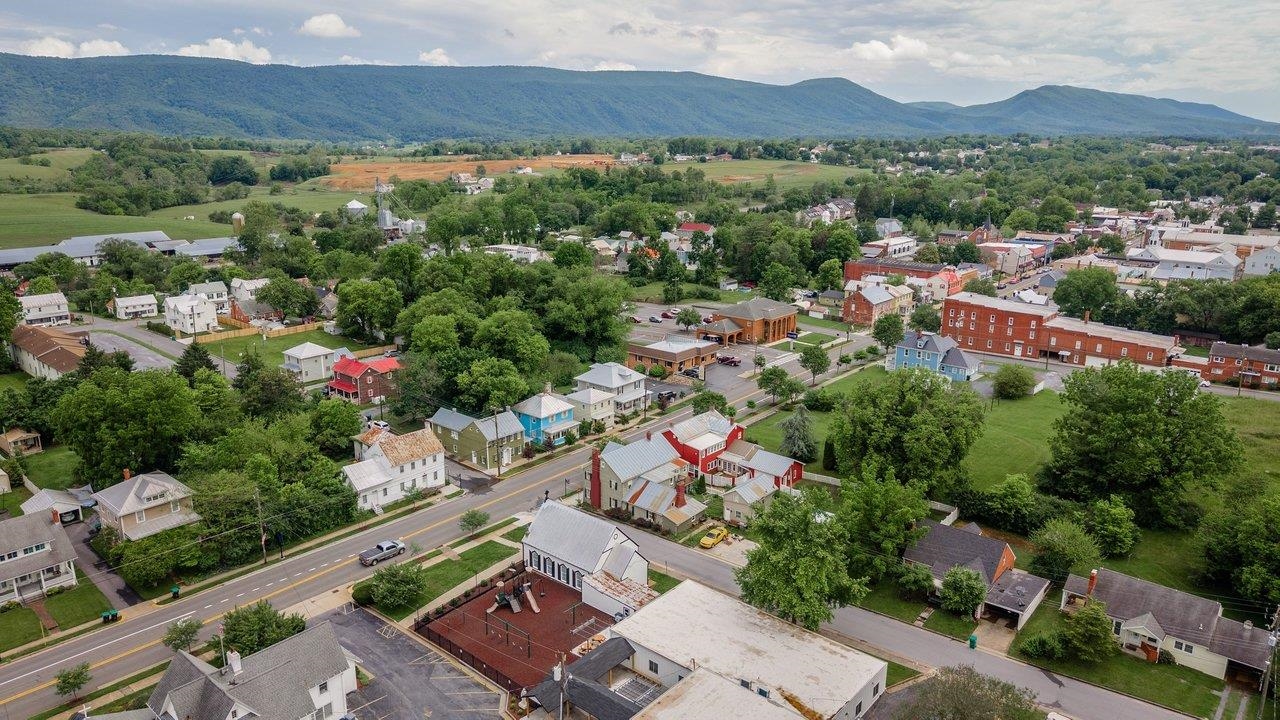234 N MAIN ST, WOODSTOCK, Virginia 22664, 2 Bedrooms Bedrooms, ,2 BathroomsBathrooms,Residential,234 N MAIN ST,677799 MLS # 677799