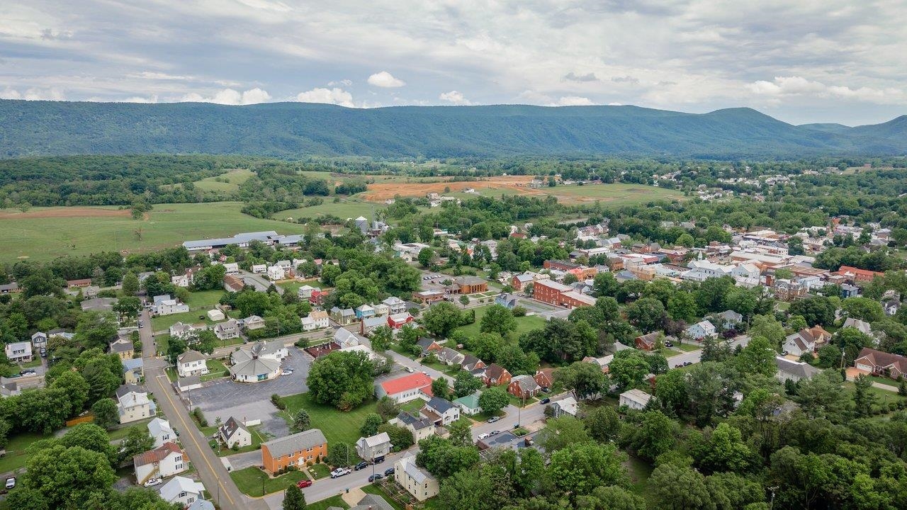 234 N MAIN ST, WOODSTOCK, Virginia 22664, 2 Bedrooms Bedrooms, ,2 BathroomsBathrooms,Residential,234 N MAIN ST,677799 MLS # 677799