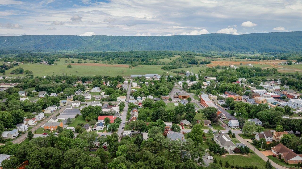 234 N MAIN ST, WOODSTOCK, Virginia 22664, 2 Bedrooms Bedrooms, ,2 BathroomsBathrooms,Residential,234 N MAIN ST,677799 MLS # 677799