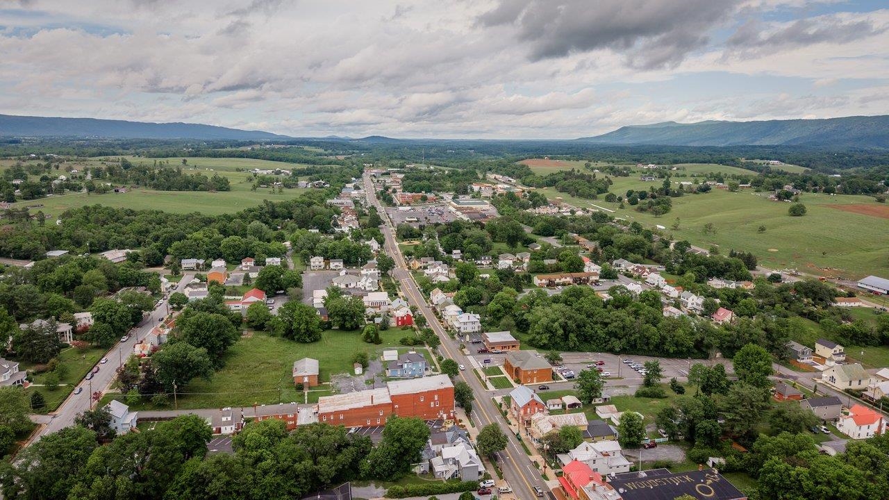 234 N MAIN ST, WOODSTOCK, Virginia 22664, 2 Bedrooms Bedrooms, ,2 BathroomsBathrooms,Residential,234 N MAIN ST,677799 MLS # 677799