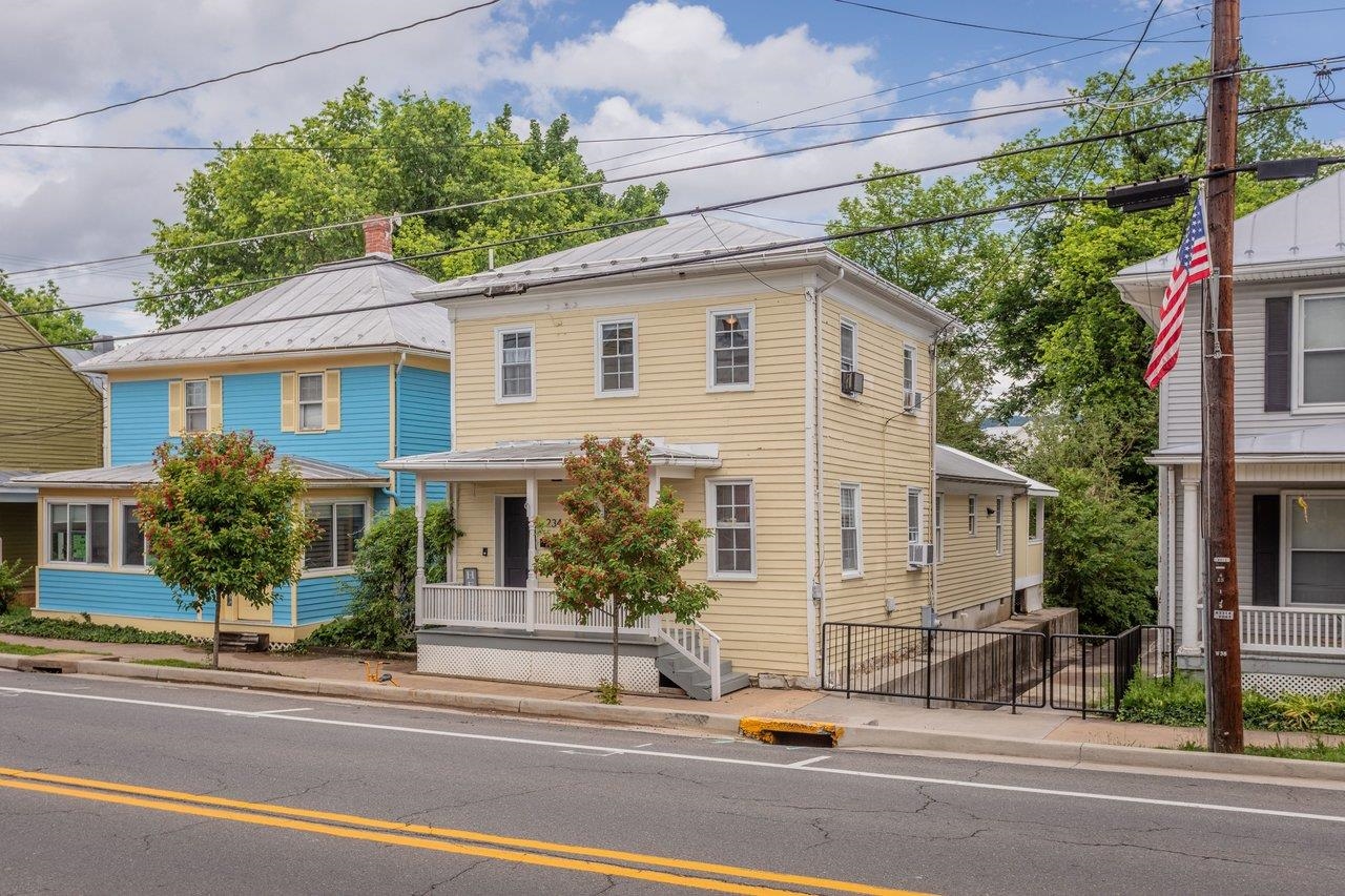 234 N MAIN ST, WOODSTOCK, Virginia 22664, 2 Bedrooms Bedrooms, ,2 BathroomsBathrooms,Residential,234 N MAIN ST,677799 MLS # 677799
