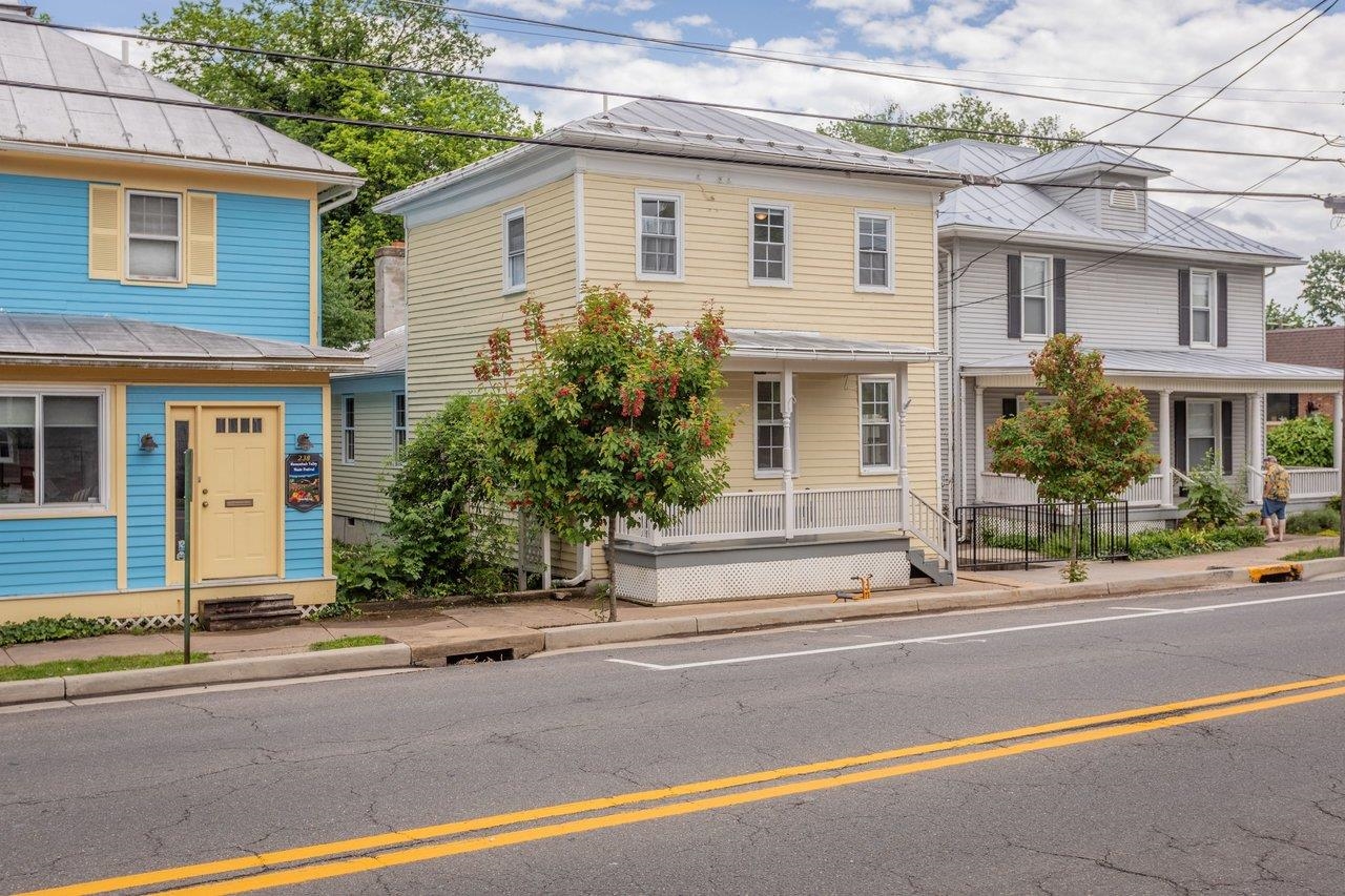 234 N MAIN ST, WOODSTOCK, Virginia 22664, 2 Bedrooms Bedrooms, ,2 BathroomsBathrooms,Residential,234 N MAIN ST,677799 MLS # 677799